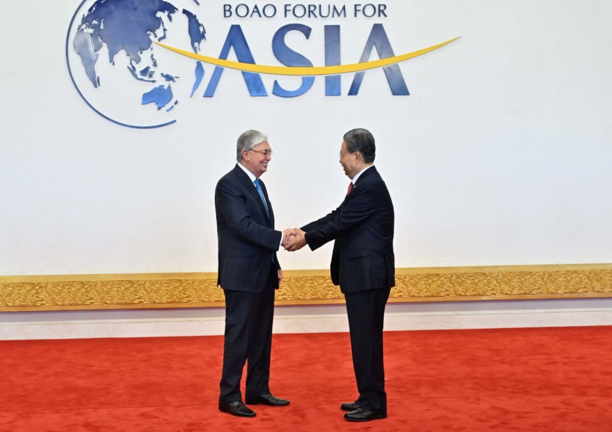 Токаев прибыл на Боаоский азиатский форум в КНР