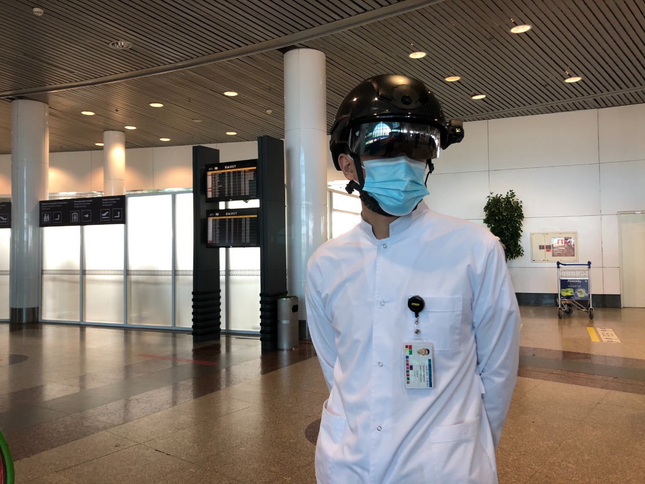 Смарт-шлем со встроенным тепловизором тестируют в аэропорту Нур-Султана 
