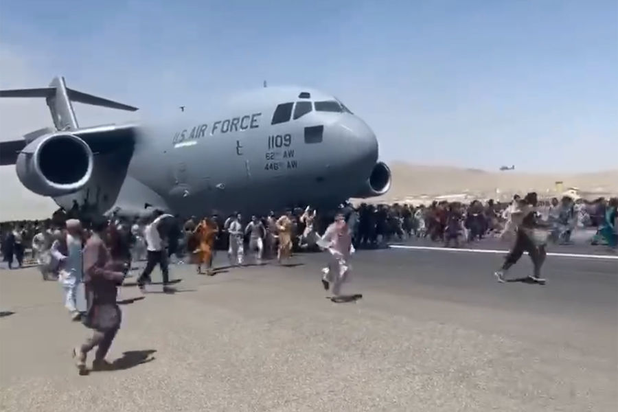 Контроль над аэропортом Кабула передан талибам