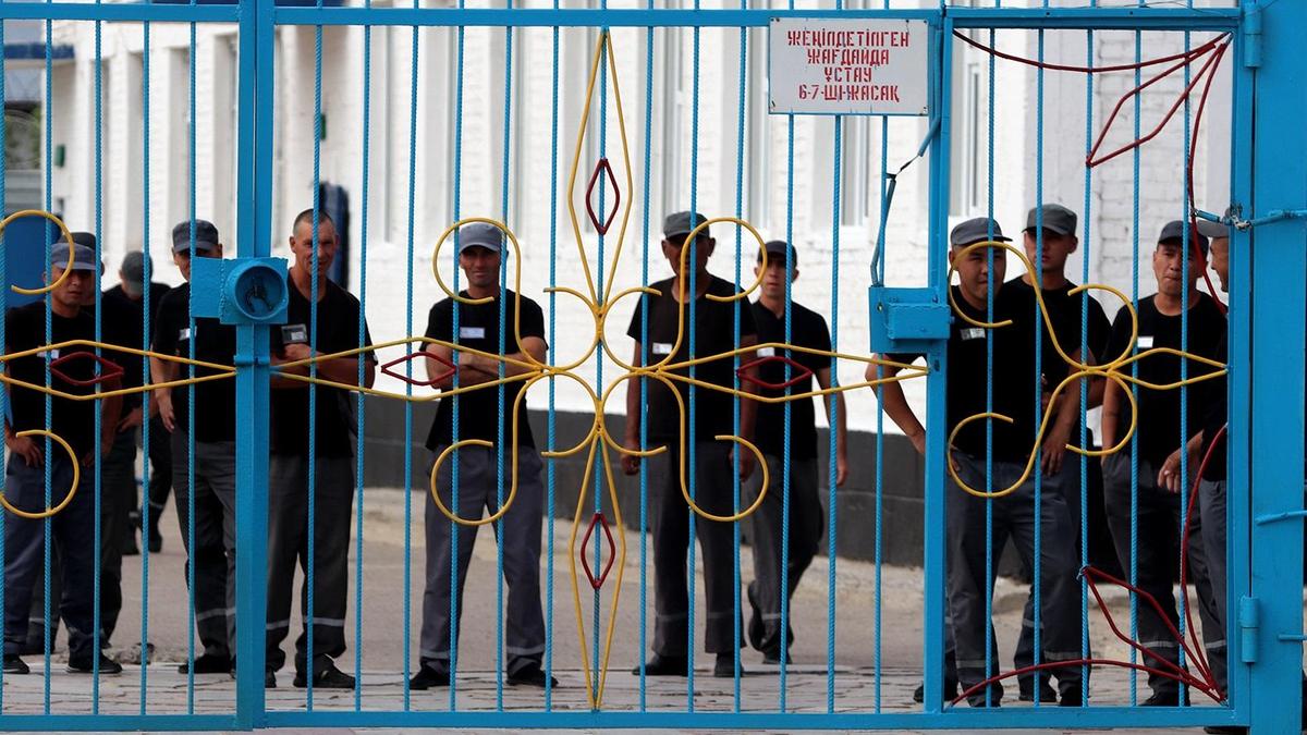 Исполнительная амнистия. Тюрьма в Казахстане. Амнистия это. Казахстан амнистия. Картинки освобождение осужденных.
