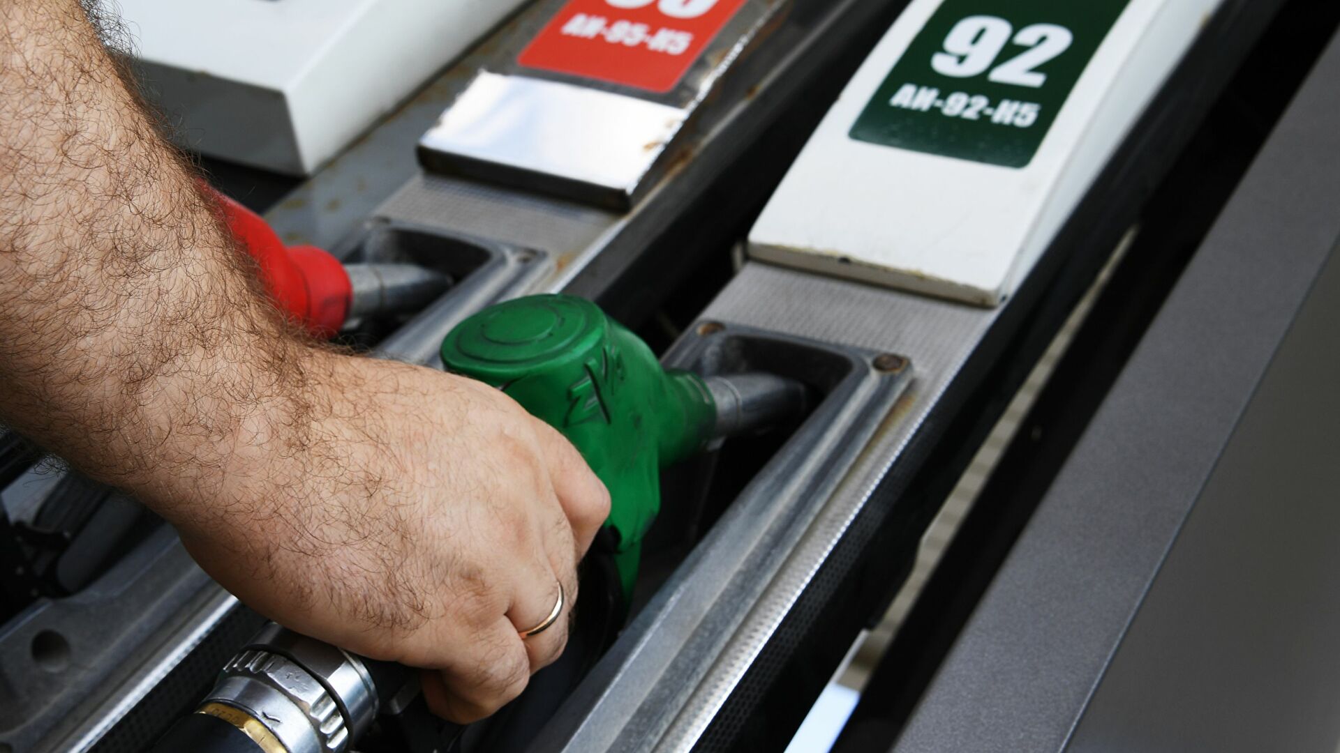 Предельные цены на бензин и солярку вступили в силу в Казахстане