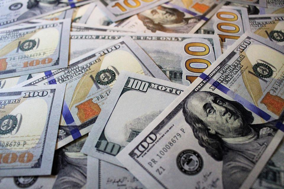 В Казахстане спрос на доллары в июне упал в пять раз