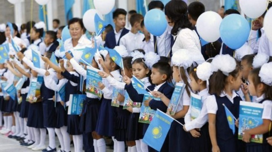 Около 400 тысяч первоклашек сядут за парты в школах Казахстана